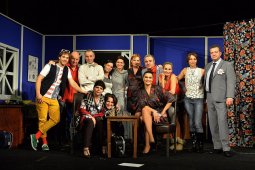 DO LOŽNICE VSTUPUJTE JEDNOTLIVĚ! - divadlo Háta