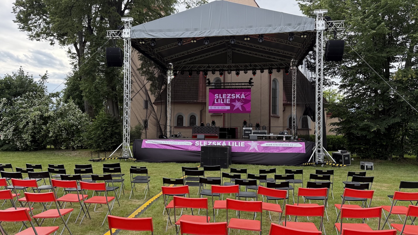 Stage 10×8 support standard